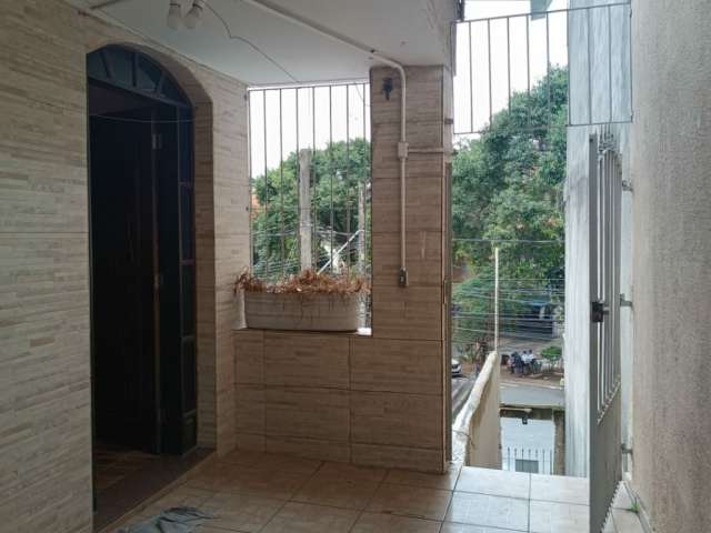 Casa com edícula para venda