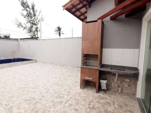 Casa na praia a  800 metros do mar com piscina e churrasqueira - 03 quartos