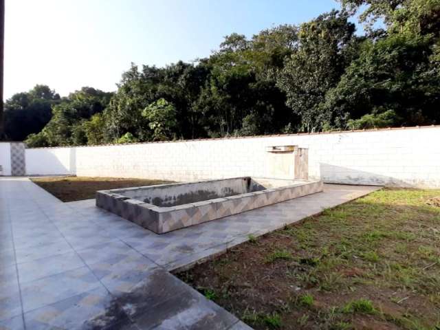 Casa na praia em terreno de 260m² - com piscina e churrasqueira - 02 quartos