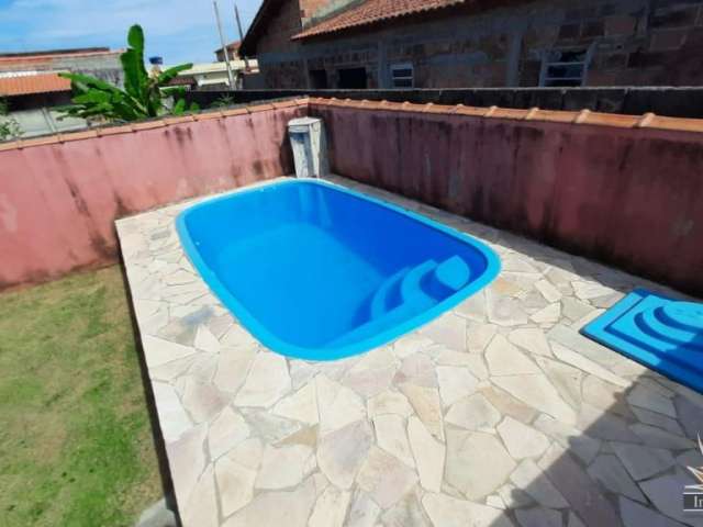 Linda casa na praia com piscina e churrasqueira