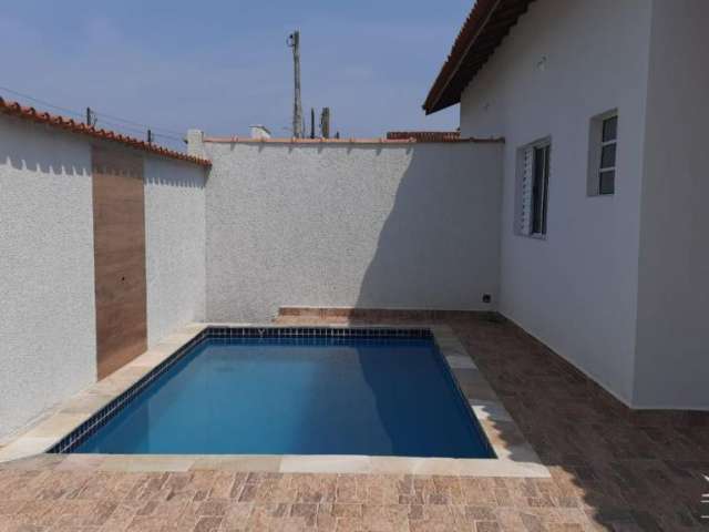 Casa de alto padrão na praia com piscina e churrasqueira