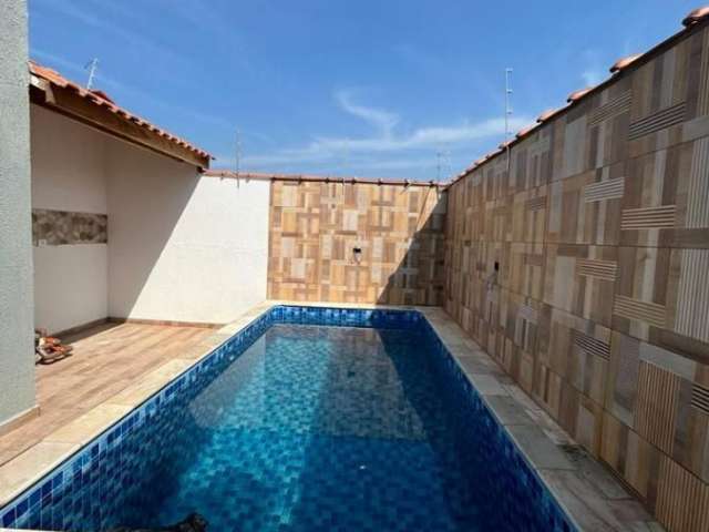 Linda casa de alto padrão na praia com piscina e churrasqueira