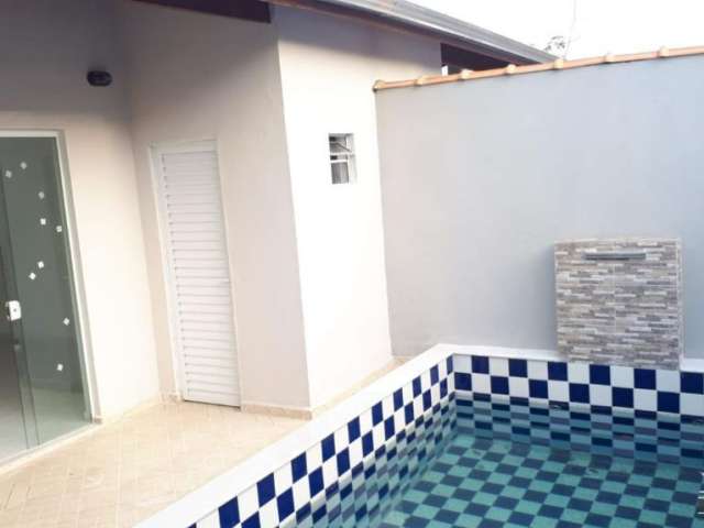 Linda casa nova lado praia com piscina e churrasqueira