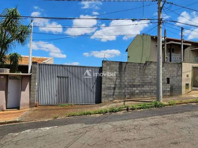 Terreno com 324m² murado com portão e poste de energia na Chácara Machadinho em Americana/SP.