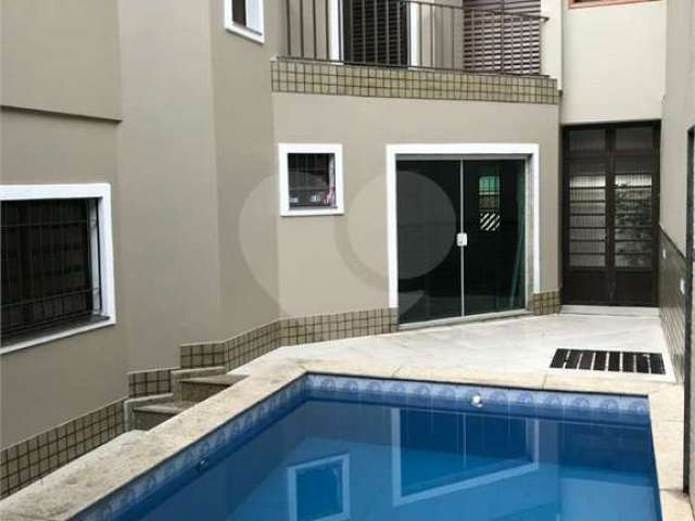 Casa com piscina no Horto Florestal