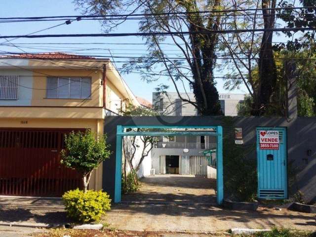 Casa térrea assobradada a venda em moema