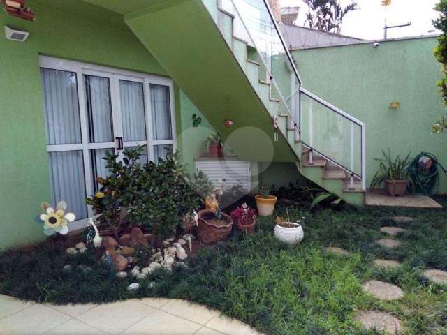 Lindo sobrado no bairro Palmas do Tremembé com 3 suítes e piscina.