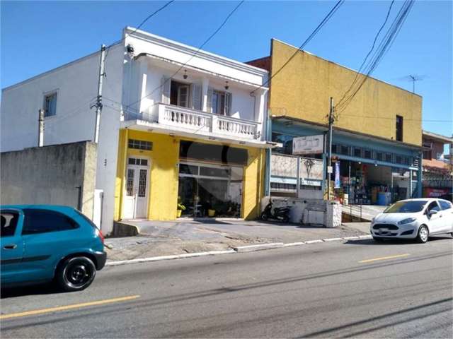 Imóvel comercial e residencial no bairro do Tremembé. Grande fluxo tanto de veículos como pedestres