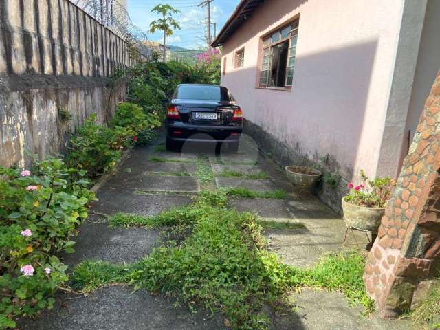 Casa térrea  com área 10x25 de 2 dormitórios 4 vagas Tremembé