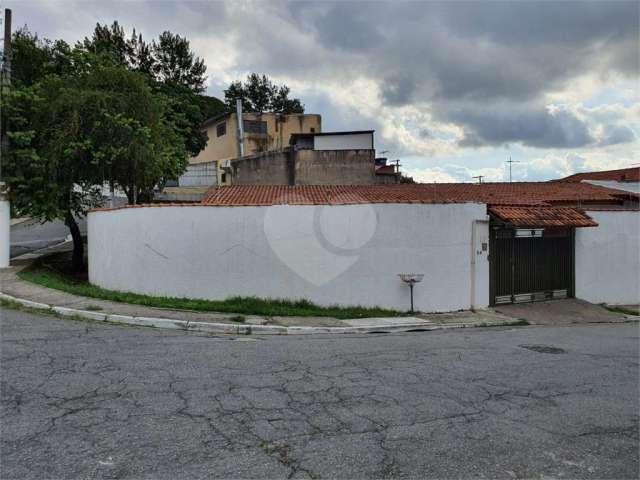 Belíssima Casa Térrea com 4 dormitórios, 2 suítes, com Ar co 5 Vagas  -  na Casa da Pedra / Tremembé