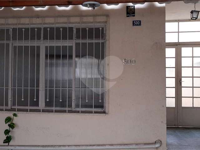 Casa a venda na Vila Galvão, com 3 quartos , 2 vagas de garagem . Próximo ao Lago dos Patos