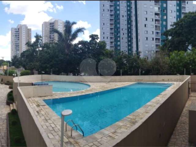 Apto com piscina  no Parque Novo Mundo