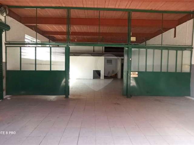 Prédio comercial em Santana