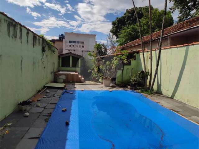 Sobrado de 4 quartos, piscina e 2 vagas Na Vila Maria.