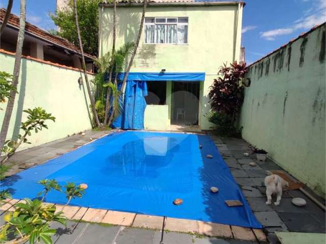 Sobrado de 4 quartos, piscina e 2 vagas Na Vila Maria.