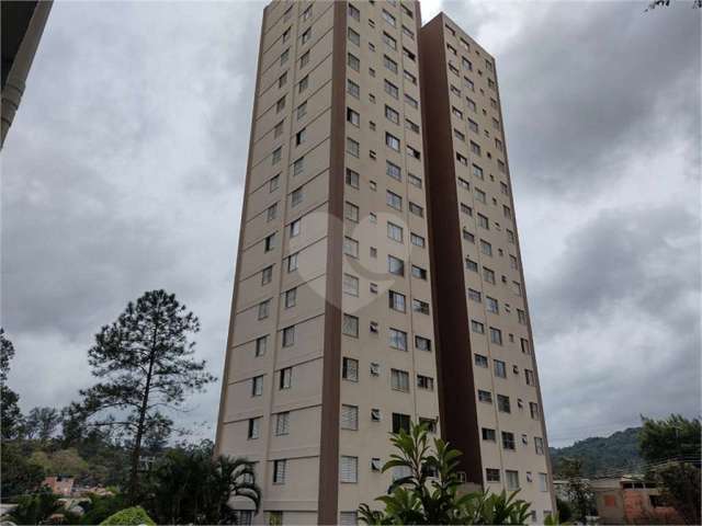 Apartamento próximo ao Horto Florestal com dois dormitórios e uma vaga