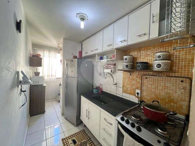 Apartamento 02 dormitórios com vaga