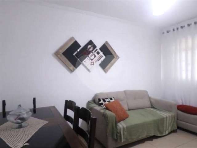 Apartamento 02 dormitórios e 01 vaga de garagem - ila Dom Pedro II / Parada Inglesa - SP