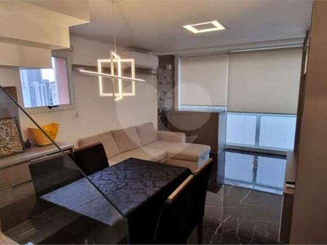 Apartamento duplex com 76m2, 2 quartos sendo 2 suítes, porteira fechada com 2 vagas de garagem