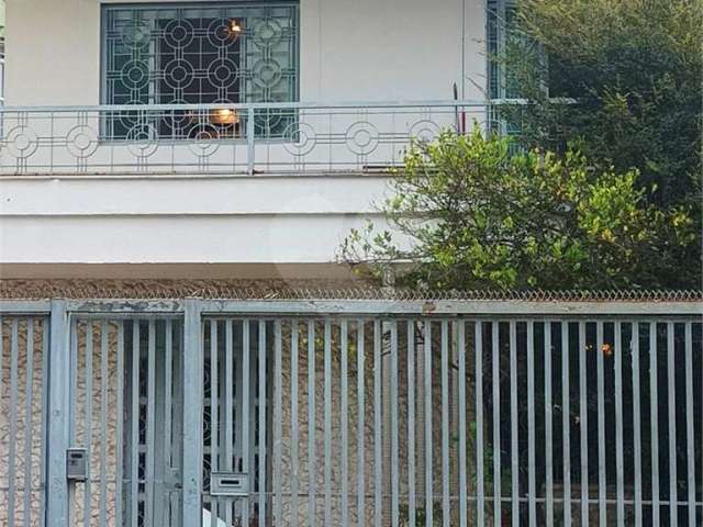 Vende-se ampla casa com 4 quartos e amplas salas