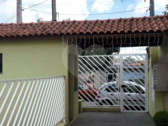 Casa á venda em condomínio na Vila Ede - 2 suítes e 1 vaga de garagem.