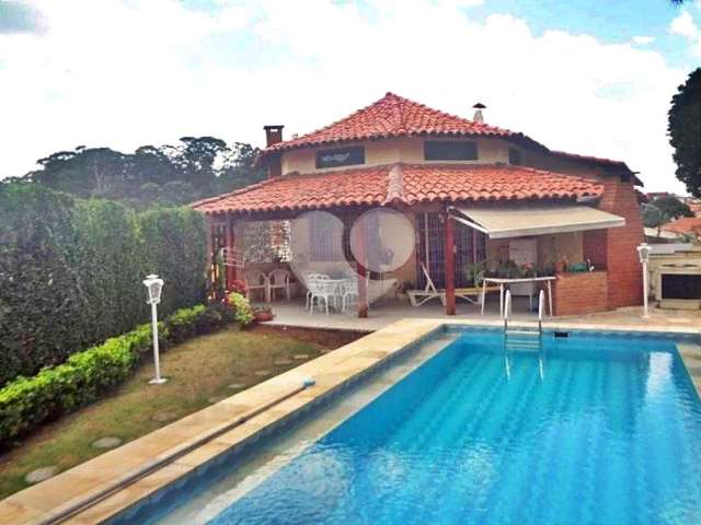 Casa Assobradada Tremembé | 3 Suítes | 370m² | Lazer Completo | Lareira | 5 Vgs