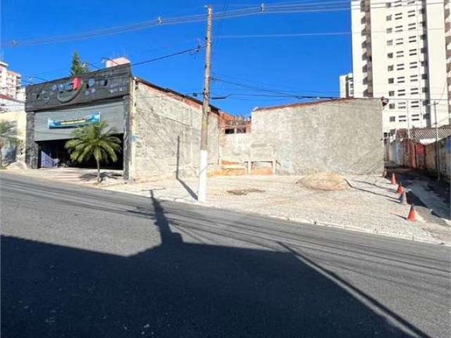 Terreno c/190m² c/ frente considerável, ótima localização e pronto para construir.