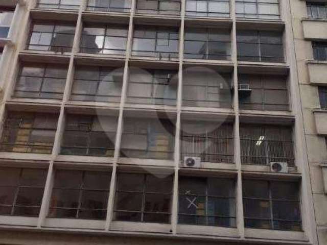 Sala Comercial Com 100 Metros de Área Útil no Centro Ao Lado da Viaduto do Chá e Metrô Anhangabaú!!!