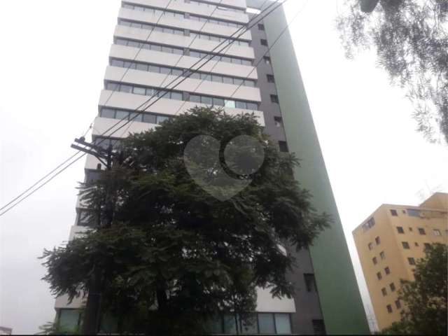 Sala comercial  ao lado do metrô Praça da Árvore