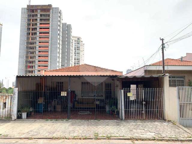 São três casas em único terreno no Ipiranga, pertinho do metrô Santos- Imigrantes.