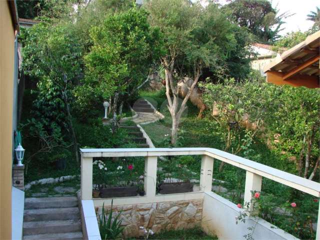 Linda casa no Horto Florestal com 500m² de terreno muito verde e pomar