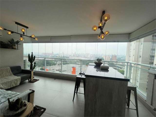 Apartamento finamente decorado de 117 m² na Barra Funda, com 3 suítes e 2 vagas