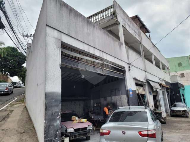 Imóvel com 2 casas e salões comercias no Lauzane