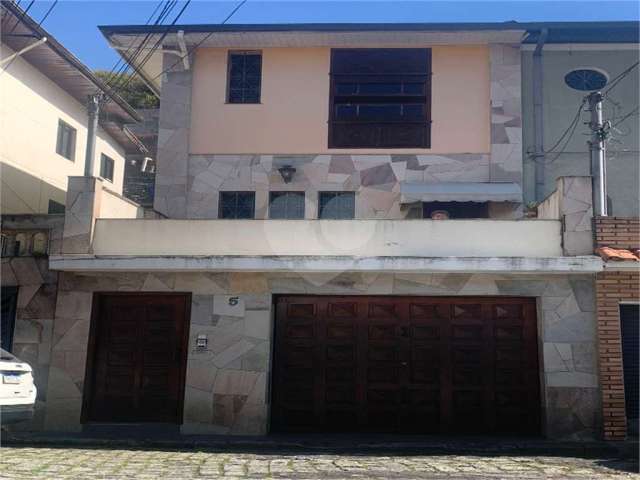 Vendo Lindo sobrado dentro de Vila