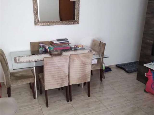 Apartamento 2 dormitórios na Vila Mdeiros