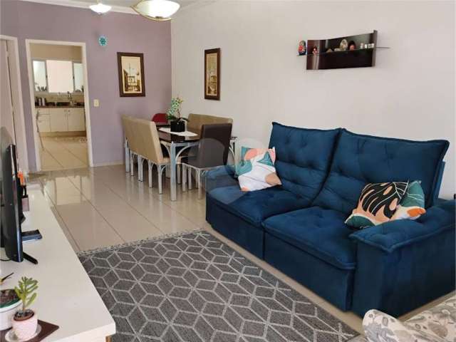 Casa em Condominio à venda com 3 quartos, 1 suite, 2 vagas e 3 banheiros.