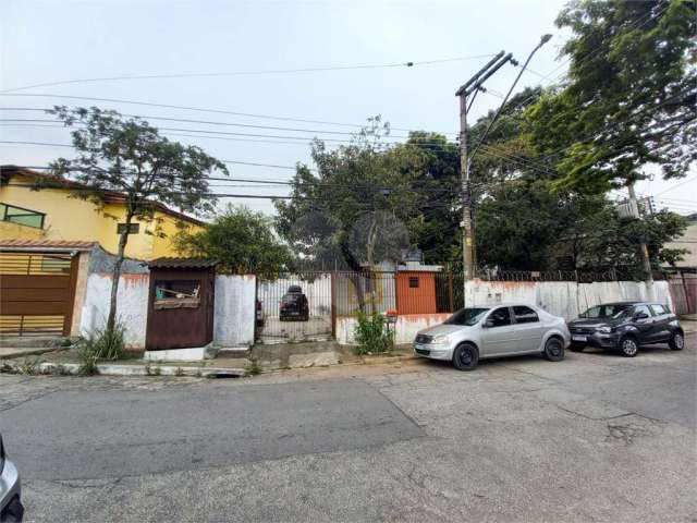 Venda de Terreno com 425m² com 4 casas alugadas,