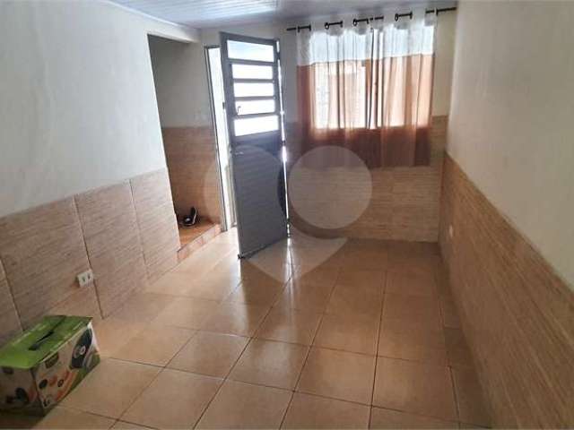 sobrado jardim Tremembé, 2 dts(suíte), sem garagem.