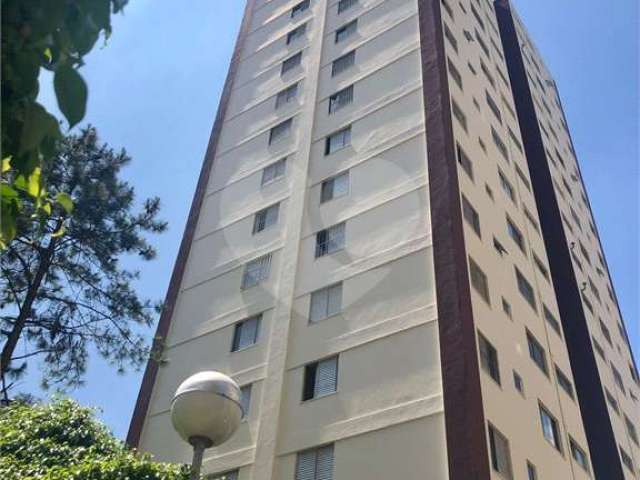 Apartamento com 65m2 de área construída com 2 quartos, 1 banheiro, 1 salas, 1 vaga de garagem.