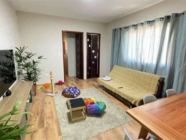 Apartamento reformado com 1 dormitório e 1 vaga.