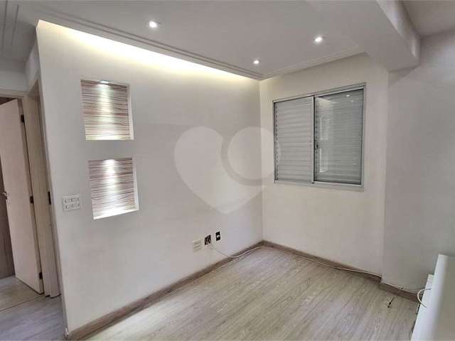 Apartamento na Vila Gustavo com varanda e lazer completo