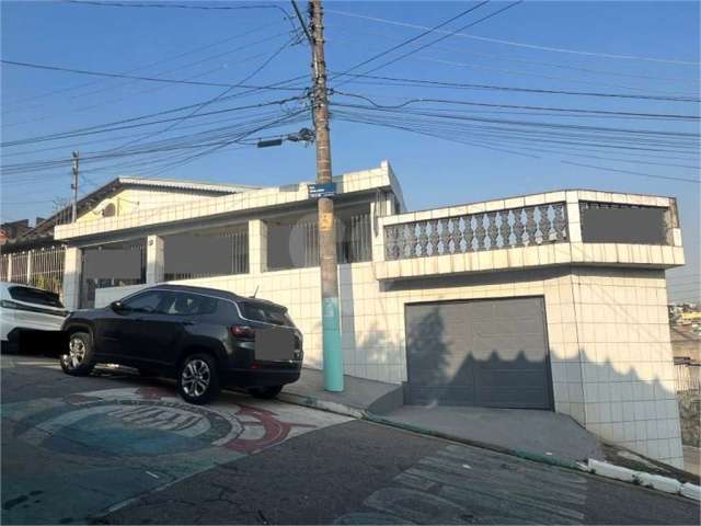 Casa a venda com 3 dormitórios no Jardim Peri