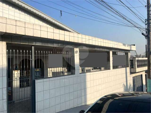 Casa a venda com 3 dormitórios no Jardim Peri