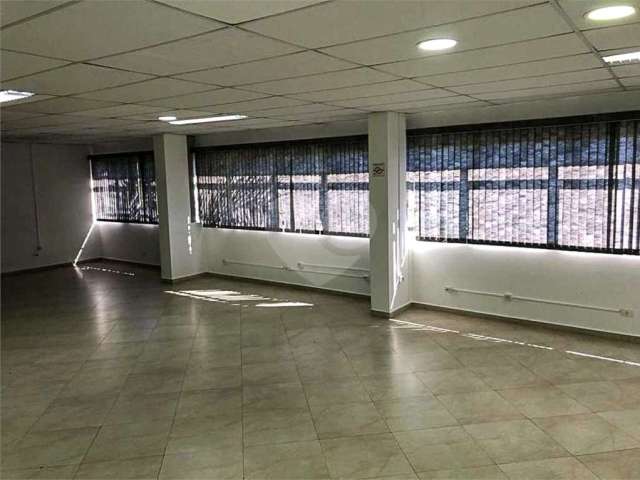 Sala comercial com 250metros quadrados na Rua do Horto com 08 vagas