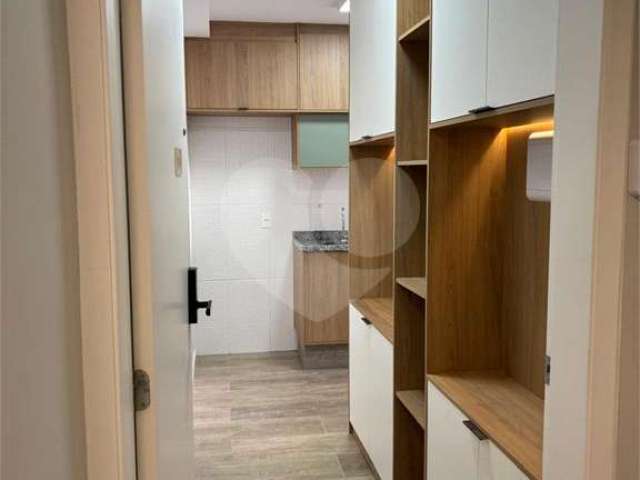 Apartamento com 33m2  - cozinha - 1 quarto - home office - varanda - em Higienópolis.