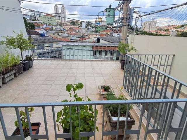 Casa Assobradada | 250 m2 | 3 dormitórios | 3 vagas na Parada Inglesa!