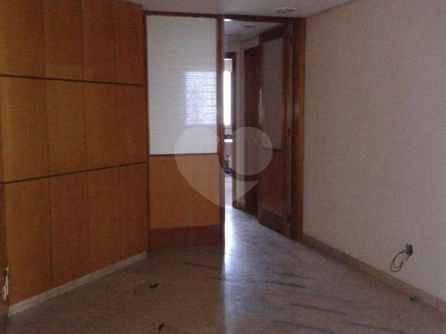 Sala comercial com 230 m²