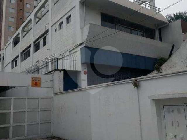 Prédio comercial  com 3 pavimentos com 300 metros por andar