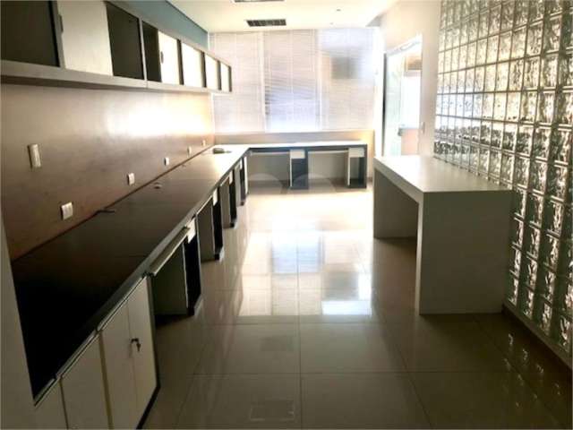 Sala comercial à venda e locação com 60 m¹ 2 banheiros 2 salas 1 vaga na Barra Funda.