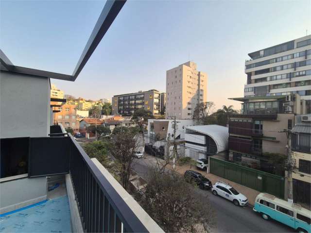 Casa de Condomínio com 303 m² 3 quartos 1 suíte 4 banheiros 2 vagas na Vila Madalena.